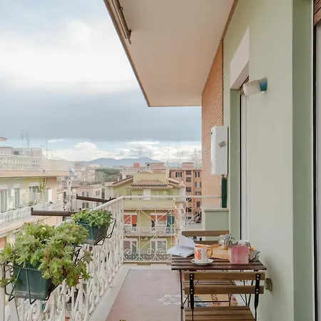 Apartament Bright 2br With Balcony, Caffarella, Furio Camillo, Tuscolana Station *